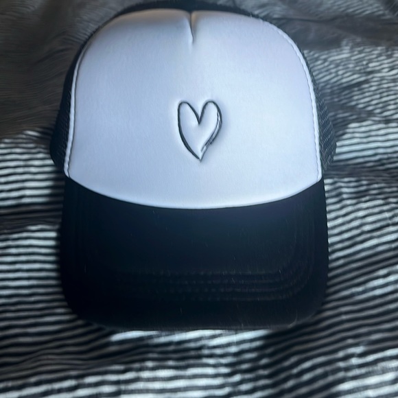 Heart Hat - Picture 1 of 3